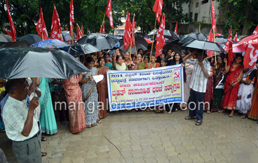 Beedi workers protest again demanding DA